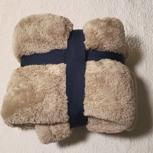 Throw - Picture 4 of 4